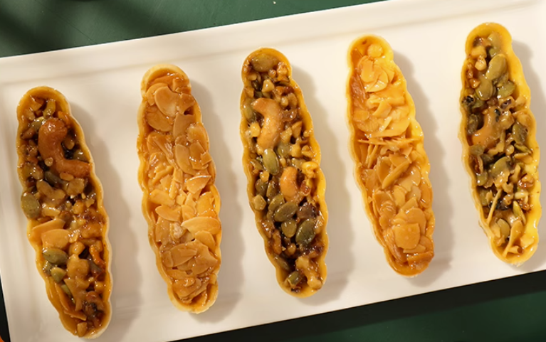 Glutinous Rice Boat – A Tender Voyage of Flavor